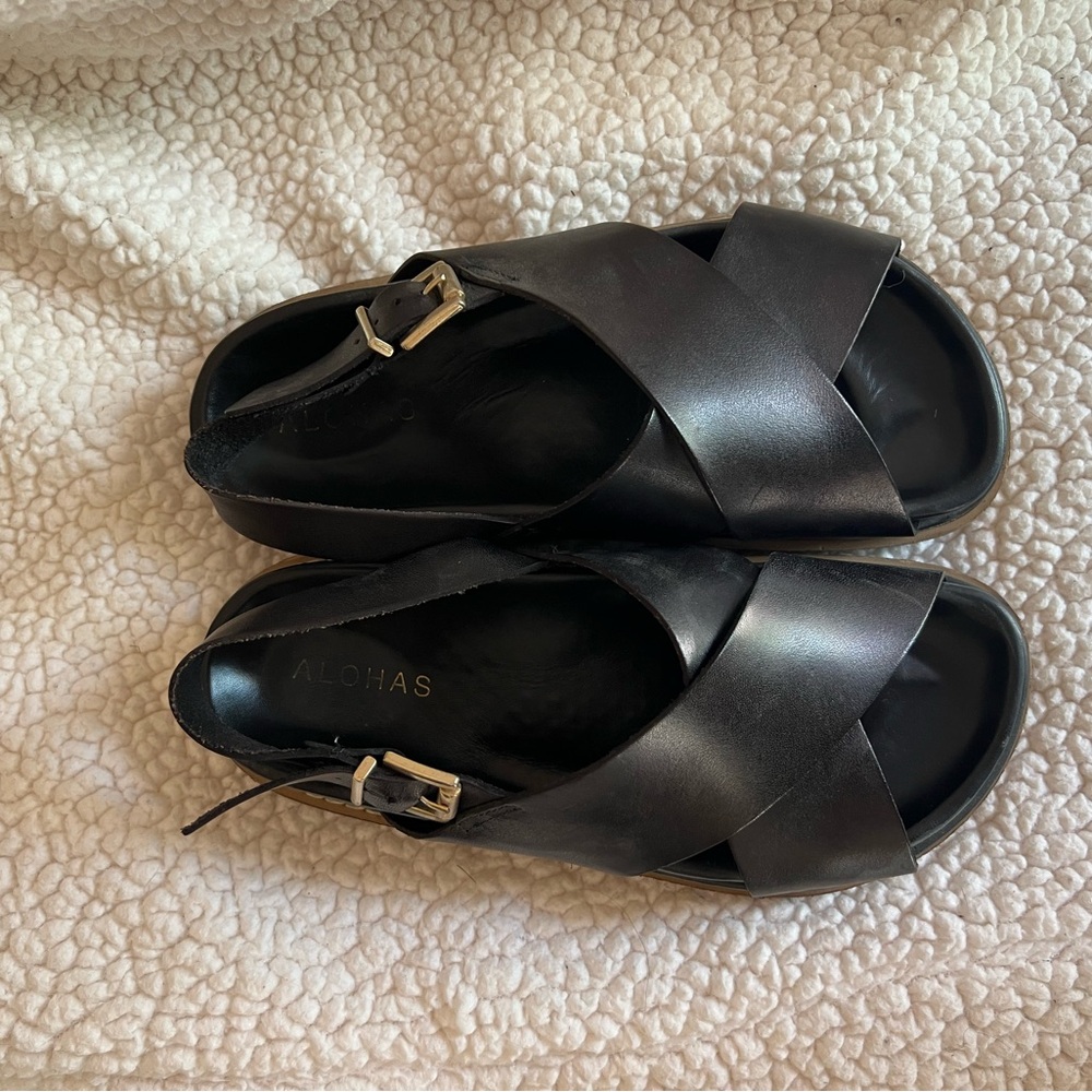 ALOHAS Black Cross-Strap Leather Sandals